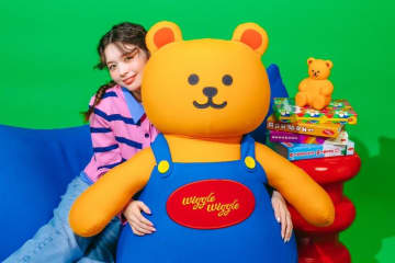 ヨギボー“クマ”の三日月型ビーズクッションやウサギの抱き枕、韓国発ウィグル ウィグルとコラボ