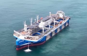 中国独自開発の浮体式動力定位養殖工船が運用開始