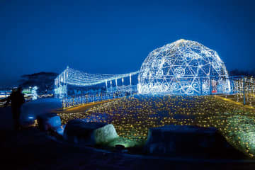 埼玉で絶景！15万球イルミ、幻想的スノードーム圧巻　1万球も増加、あす22日からスタート　キッチンカーなど予定、いつまで輝く