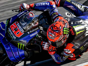 ヤマハ新型V4マシン初走行　MotoGPライダー4名がバレンシアでテスト