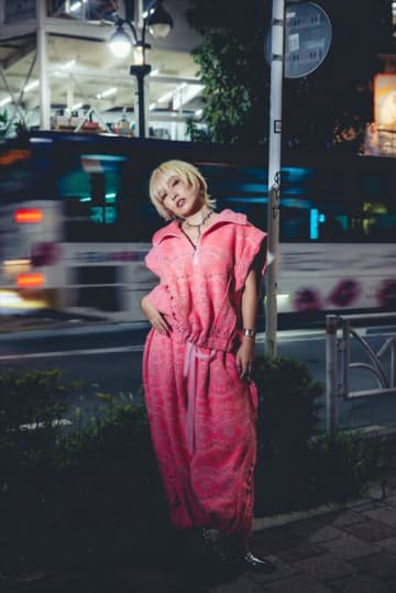 Nao Yoshioka、人気曲「Free as a Bird」を“ライブの現場”に持ち込んだ再構築版配信リリース