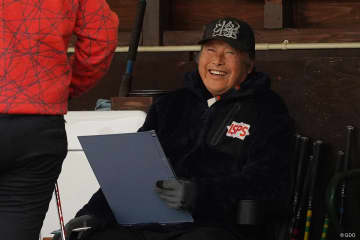 「本当によかったな朱莉」 師匠・尾崎将司が新女王の佐久間朱莉を祝福