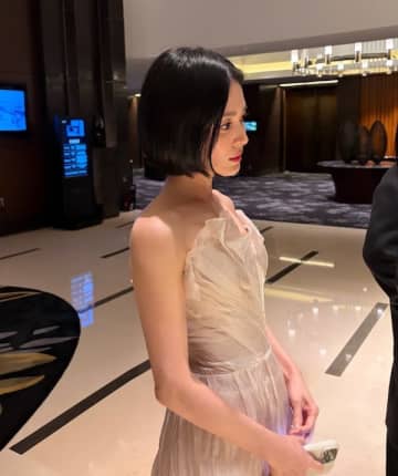 「1秒映っても美しい」客席でほほえむ姿が話題のソン・ヘギョ、舞台裏ショット公開【PHOTO】