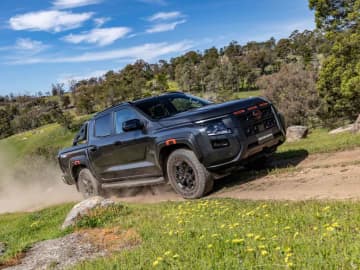 2.4Lディーゼル×新4WDで“本気の相棒”に進化！日産、新型ピックアップトラック「ナバラ」が豪州デビュー