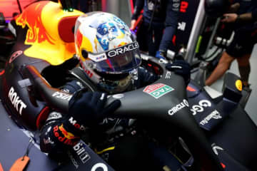 角田裕毅「良い初日。自信を持ってマシンをコントロールでき、ペースもいい」FP1でのマックス超えには、元王者が大きな期待