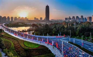 2025年鄭州マラソン:約2万5000人のランナーが「河南、みんなのホーム」の温かさを体感