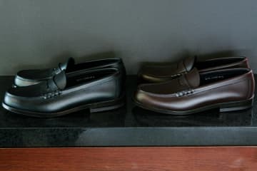 ハルタの不朽の名作メンズローファー「906」をアップデート、履くほどになじむオイルドレザー使用