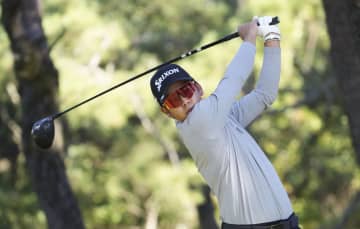 生源寺、塚田が首位浮上　男子ゴルフ第2日