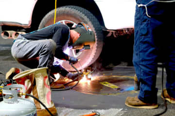 FP2の赤旗は“マンホールの蓋の緩み”が原因。セッション終了後に溶接作業を実施／F1 Topic