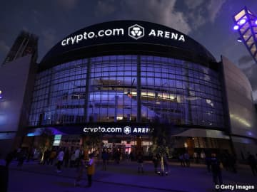 コート外で揺れるレイカーズ…バス家の兄弟解雇「想定の範囲内」リーブス発掘論争も話題に