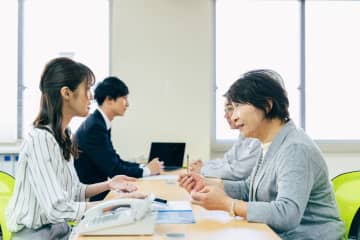 ねんきん定期便が届かない理由が判明した62歳専業主婦、職員から告げられた「満額より少ない年金額」の原因は…