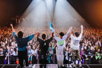 THE ORAL CIGARETTES、盟友集った対バンツアー完走　SiMと狂宴したファイナル公演のオフィシャルレポート到着