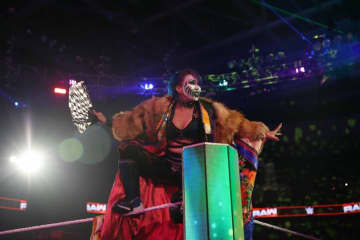 目ん玉が蜘蛛に…人気日本人女子レスラーの“芸が細かい”衝撃ホラーメイク自撮りが「怖すぎ」ファン絶賛