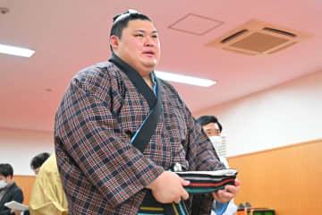 【九州場所】大の里－安青錦　微妙な勝負も物言いなし…高田川審判長「きわどくも何ともない」
