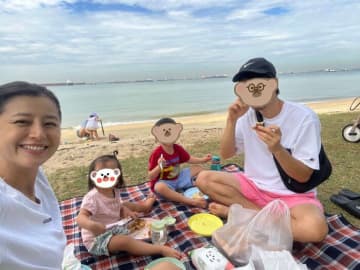 シンガポール在住の鈴木ちなみ｡3人のママになり､朝食を食べていたら涙が･･･｡ドタバタ忙しいながらも､子ども中心の人生を楽しむ日々