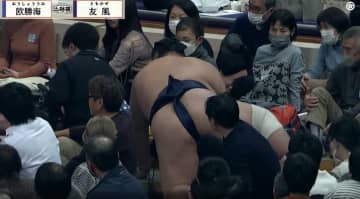 「カメラ壊れたか」大相撲で館内騒然のアクシデント 元力士「お客さん避けるとこうなる。僕も何回も…」