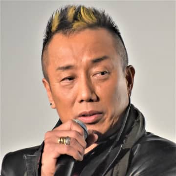 長渕剛 69歳　『良性発作性頭位変換性めまい』と診断　振り替え公演を発表