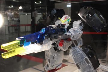 クリア装甲をまとったガンダムヴァーチェ登場！　「MG 1/100 ガンダムベース限定 ガンダムヴァーチェ [クリアカラー]」11月29日発売【ガンダムベース撮り下ろし】