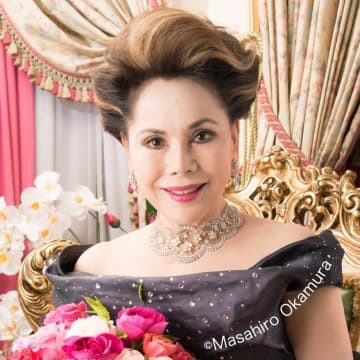 デヴィ夫人の「一丸となって戦おう」発言がSNSで賛否両論に：悪化する日中関係に求められる建設的な議論とは