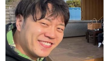 エハラマサヒロ 5人の我が子と妻とグランピング満喫する姿を披露！「奥様 娘さん達と並ぶと四姉妹みたい」秋を感じる3姉妹ショットも