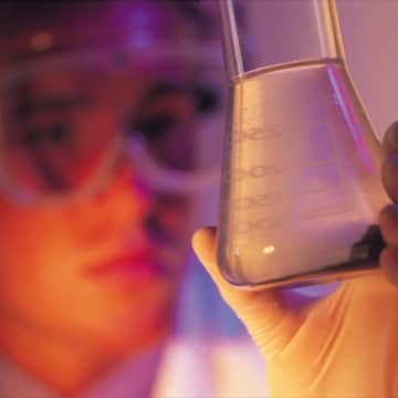 空気中から飲料水を作り出す方法が発見