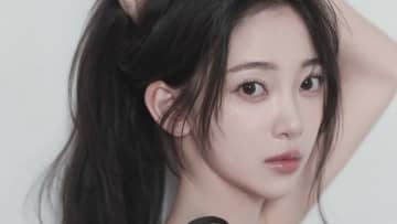 堀未央奈 ミニスカから美脚スラリ！ロングブーツ姿を披露 まるで“黒猫のような”全身ブラックコーデで魅惑的ポージング