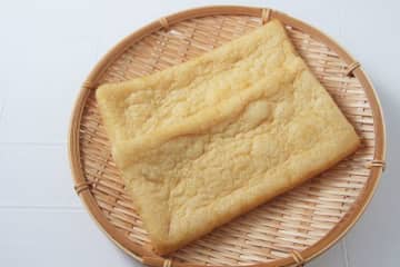 まぜて詰めて焼くだけ！「納豆×チーズ」でカリッと香ばしい絶品お揚げ