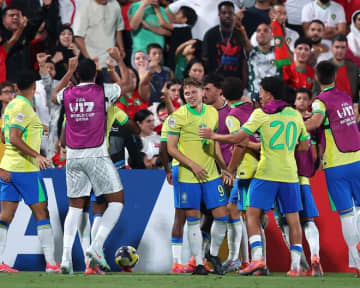 「今大会のベストゲームだ！」「信じられない」94分に劇的勝ち越し弾！ ４強進出のU-17ブラジルに母国ファン熱狂「よくやった」【U-17W杯】