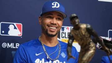 ベッツ自ら食材を配布も「私たちはお返しする役割がある」　5050財団やドジャース財団などが750世帯に感謝祭の食材などを提供