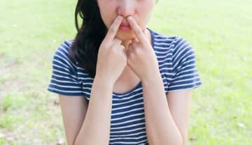 『鼻毛が出ている人』にやんわりと伝える方法4選　傷つけない上手な伝え方やNGワードとは