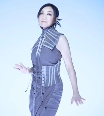 ハロー、マイ・ユーミン ① 近未来を予見した1970年代の作品〜クルマとスキーとサーフィンと　 本人監修のもと、600曲以上収録！ユーミンの歌詞集が発売！