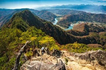 【京ヶ倉】名低山！  険しい登山道と絶景が待つ「信州のグランドキャニオン」