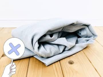 コートを脱いだら、そのまま畳んじゃダメ！？実はこうするのが正解なんです。知っておくと得しますよ♪