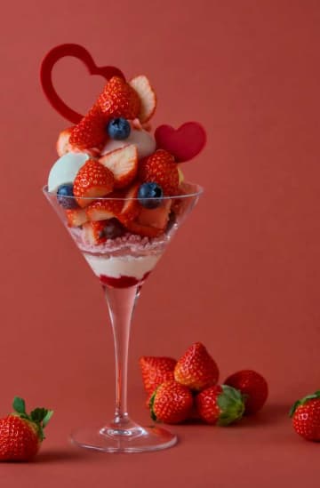 リーガロイヤルホテル大阪で味わう、心ときめく贅沢いちごパフェ