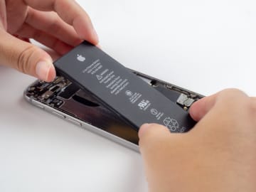 どれくらい駆動できるんだ？ 折りたたみiPhoneが史上最大のバッテリー容量をテスト