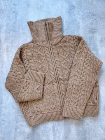 「買う前に見て！」2025冬の大本命アウター！GUケーブルニットブルゾン着膨れ回避のコツ