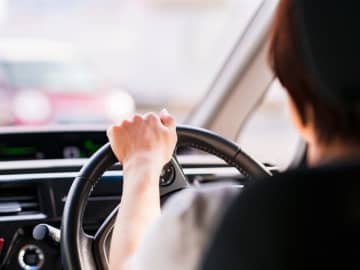 高速道路でスピード違反はNGだけど「遅い分には問題ないでしょ？」弁護士YouTuberに聞く