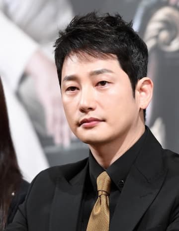 既婚男性に女性をあてがい家庭を破綻に追い込んだ？ 思わぬ疑惑が浮上したパク・シフ、強く反論「事実無根」