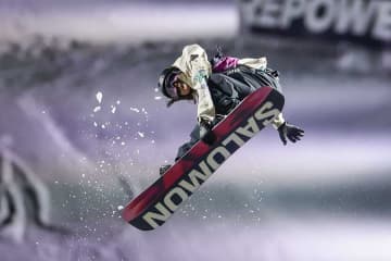 21歳日本女子ボーダー、史上初の超大技に衝撃「TVゲームや」「空飛ぶってこのこと」五輪でも期待