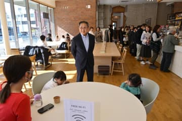 新複合施設、先行開館　水戸・泉町　親子連れにぎわう　茨城