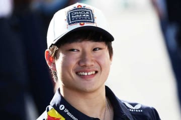F1角田の背後から…突如乱入した大物「なんてこった！」　会場爆笑の「大好きなデュオ」