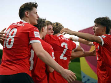 「砂漠の地でおとぎ話は続く」「歴史的な勝利だ」廣山ジャパンはオーストリアに敗れて準々決勝敗退…対戦国メディアは歓喜「日本からのプレッシャーは脅威だった」【U-17W杯】