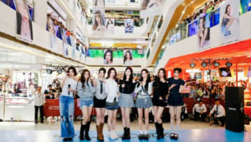 “SM新人”「Hearts2Hearts」、中国・広州のポップアップに電撃訪問…現地ファンと楽しいひととき過ごす