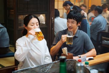 『平場の月』が描く50代の恋愛のリアリティ　堺雅人と井川遥が体現する人間の愛おしさ