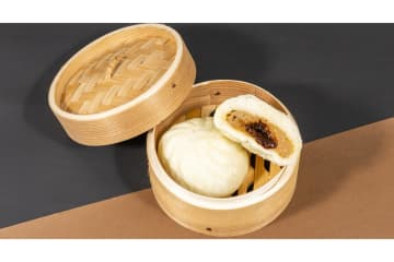 ファミマ、コク旨な「極旨 黒豚まんてりやき」発売。てりやきソースと黒豚の相性抜群