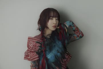 ヒグチアイ、ニューアルバム『私宝主義』リードトラック「花束」リリックビデオ公開