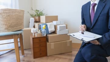 アパートの退去費用「20万円」請求されました。「猫がキズをつけた跡がある」とのことですが“ペットOK物件”なのに、こんなに高額な費用を払うのでしょうか？