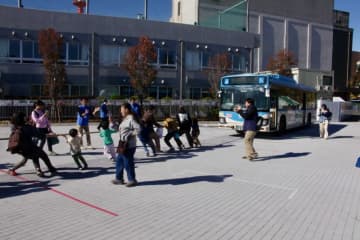 「かわさきのりものフェスタ」が開催！子供たちがゲームや展示を通じて公共交通機関への理解を深める