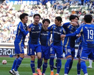 初タイトル目ざす町田が開始６分で先制！ 中山のクロスに藤尾がヘディングで合わせてネットを揺らす【天皇杯決勝】