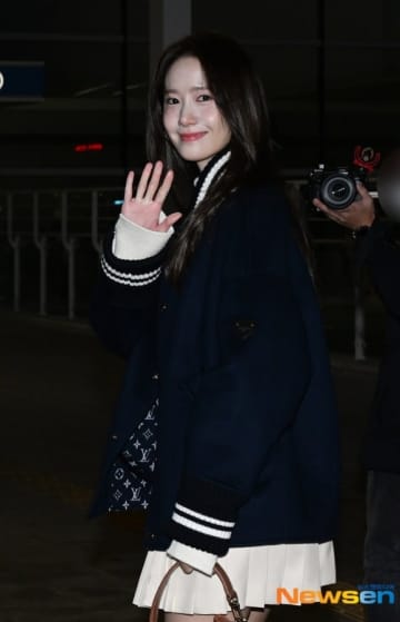 【PHOTO】少女時代 ユナ、海外スケジュールのため出国…美貌に視線釘付け（動画あり）